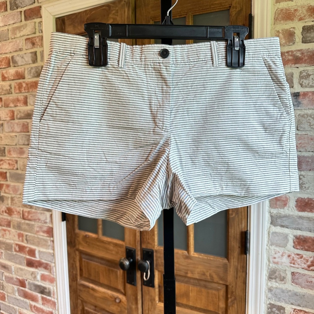Gap Shorts‎ Women 8 Gray White Stripe Khakis Summer Casual Preppy Cotton